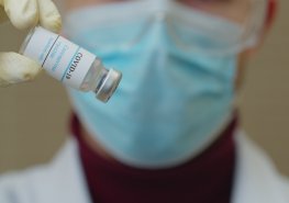 Nemocnice budou očkovat i vakcínou Nuvaxovid od společnosti Novavax, bez předchozí registrace