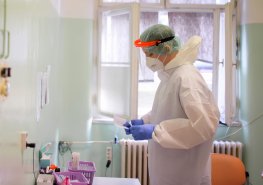 Nemocnice Pardubického kraje upravuje provozní doby odběrových míst pro testování na covid-19