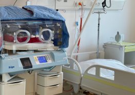 I s nedonošeňátkem v nepřetržitém kontaktu. Novorozenecké oddělení Pardubické nemocnice zavádí unikátní projekt úzké spolupráce s rodiči