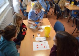 Svitavská nemocnice přiblížila žákům tajemství lidské krve v rámci ZDRAVOhrátek