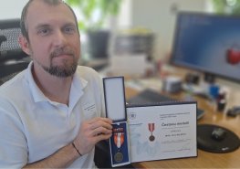 Primář Petr Baláž převzal ocenění Policie ČR za dlouhodobou spolupráci v oblasti soudního lékařství