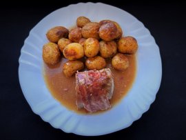 Pečená panenka v anglické slanině a grenaille brambory