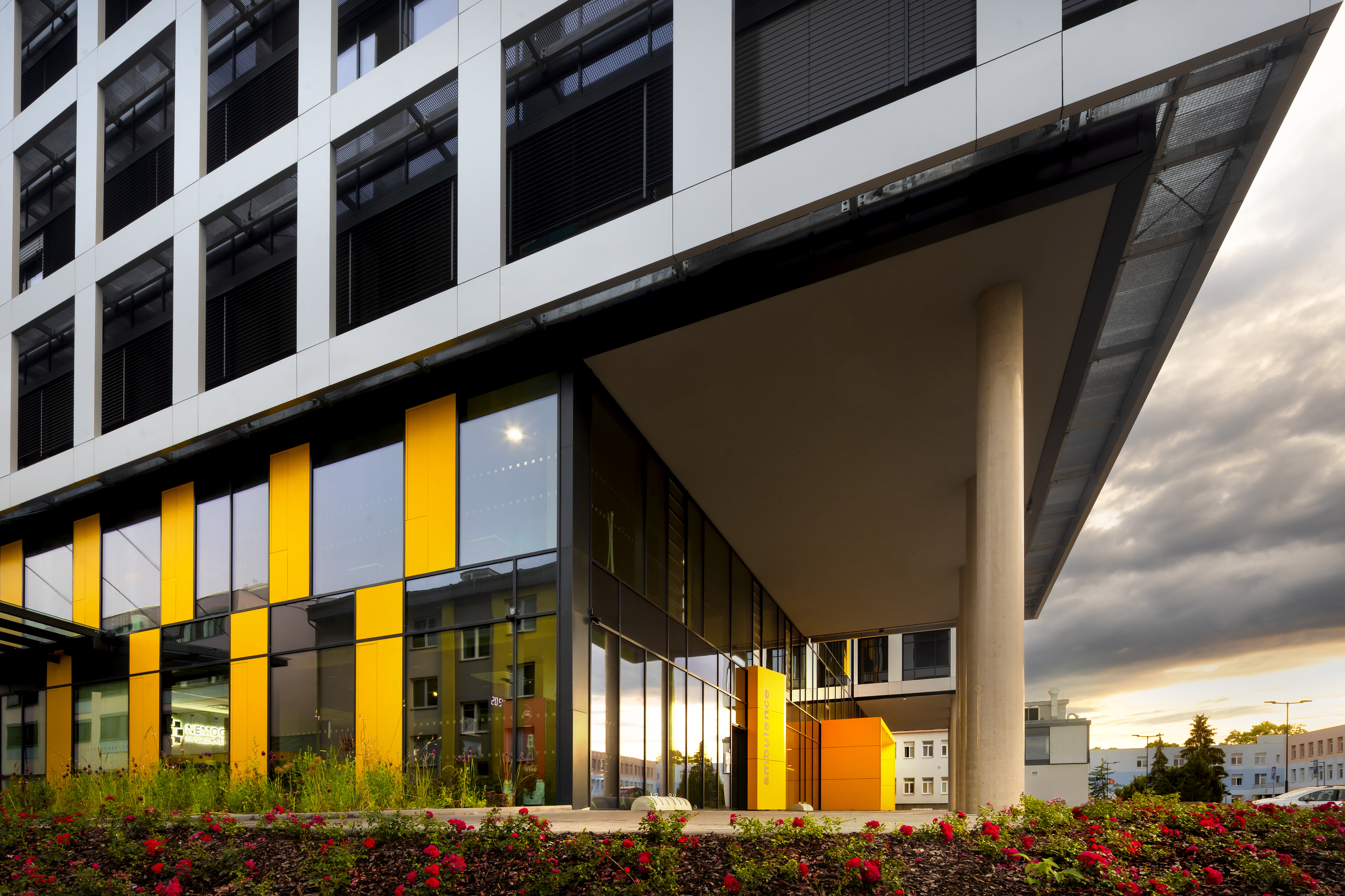 Pavilon urgentního příjmu a chirurgických oborů Pardubické nemocnice