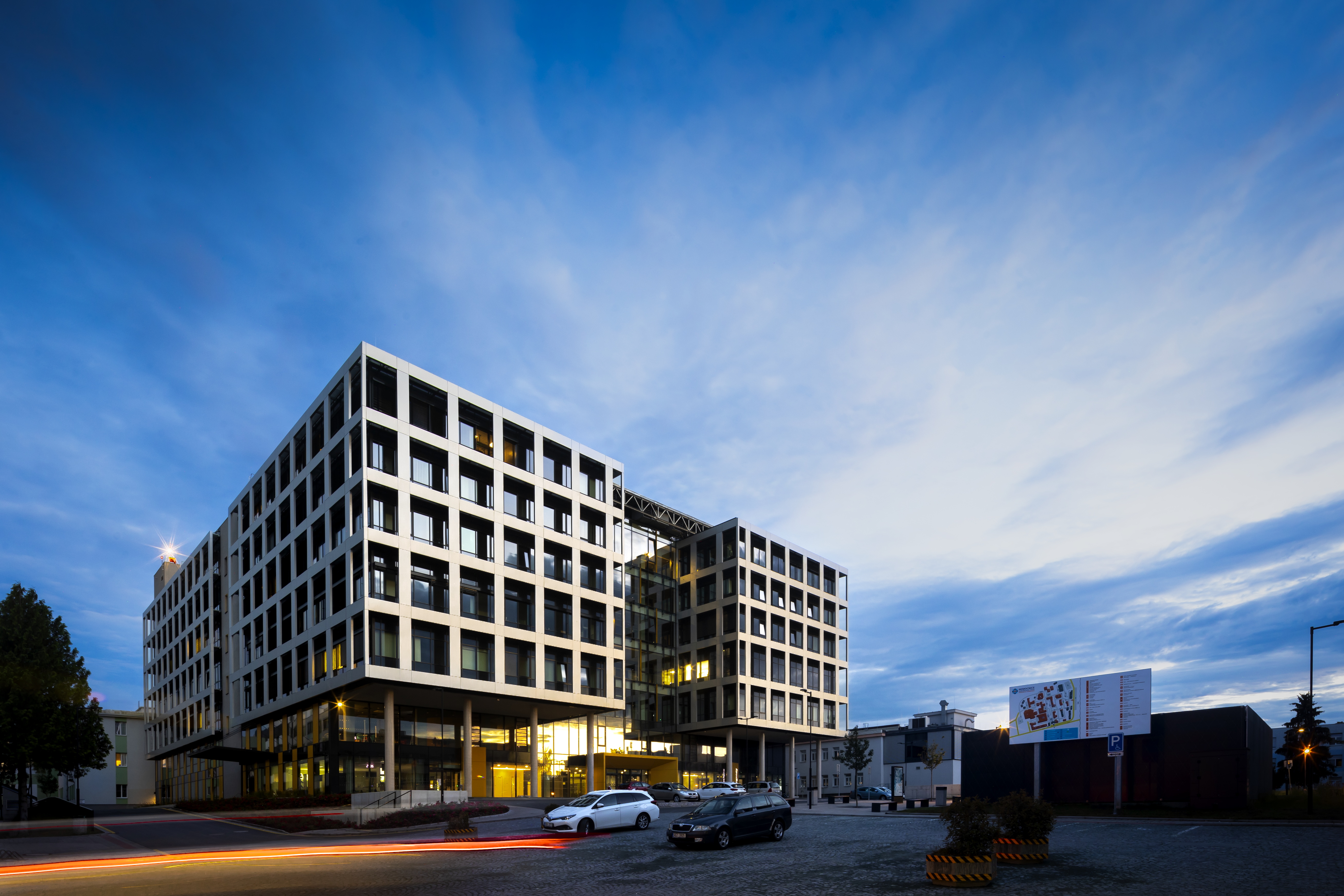 Pavilon urgentního příjmu a chirurgických oborů Pardubické nemocnice