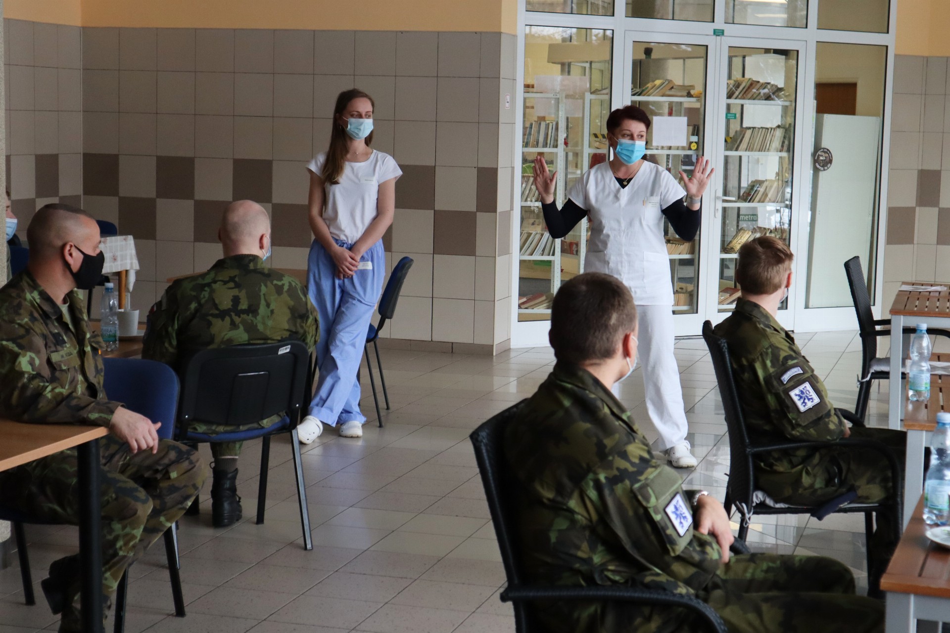 Do Nemocnice Pardubického kraje přijeli vypomoci vojáci