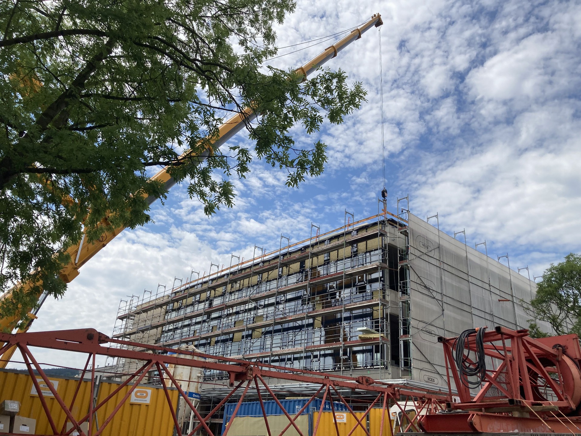 Pod lešením už se skrývá moderní pavilon urgentní péče