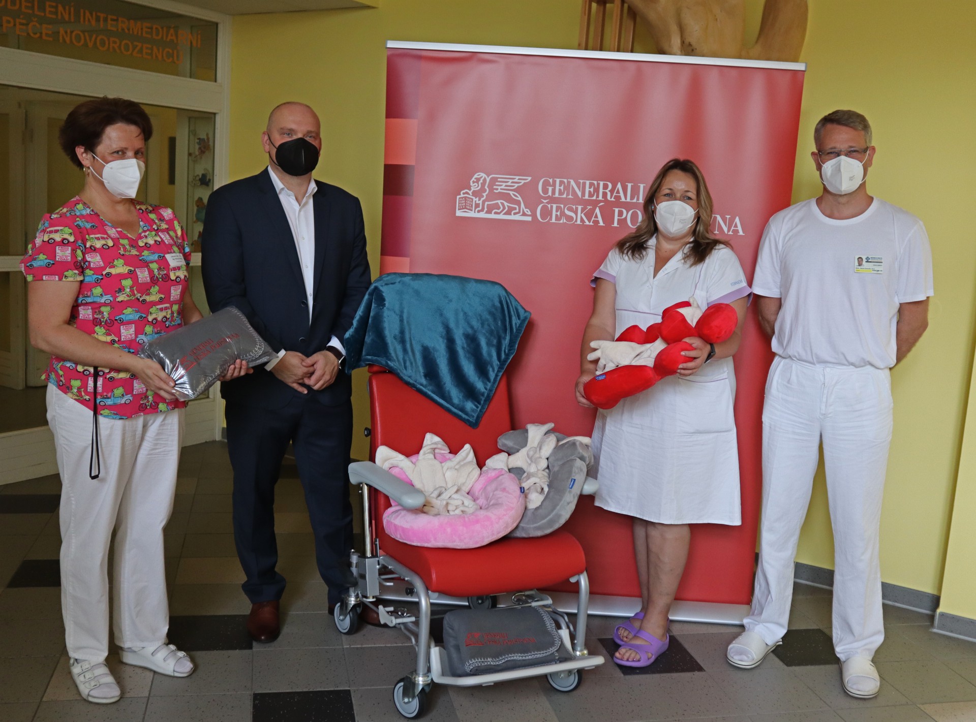 Novorozenecké oddělení získalo nové klokánkovací křeslo