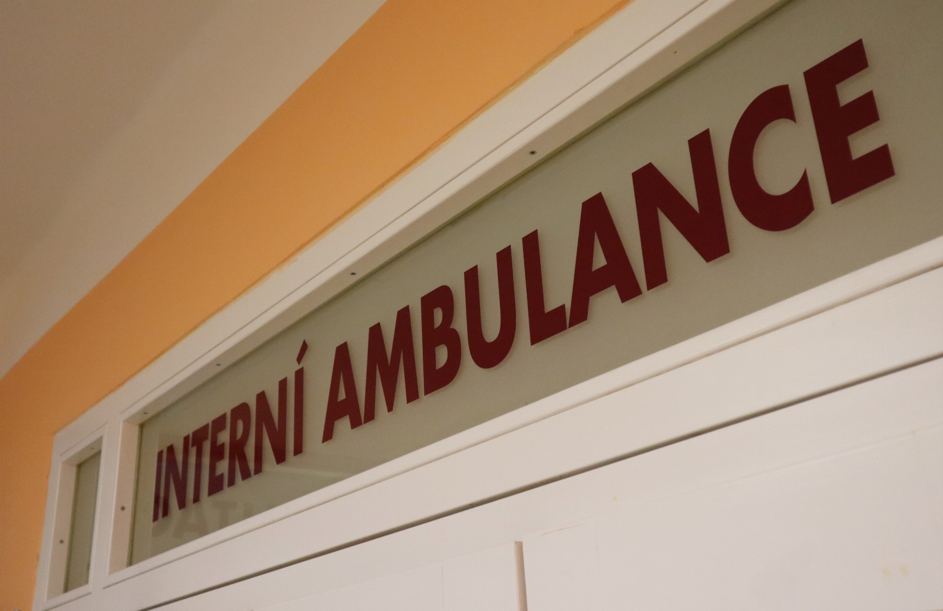 Říjnové omezení provozu interní ambulance Chrudimské nemocnice