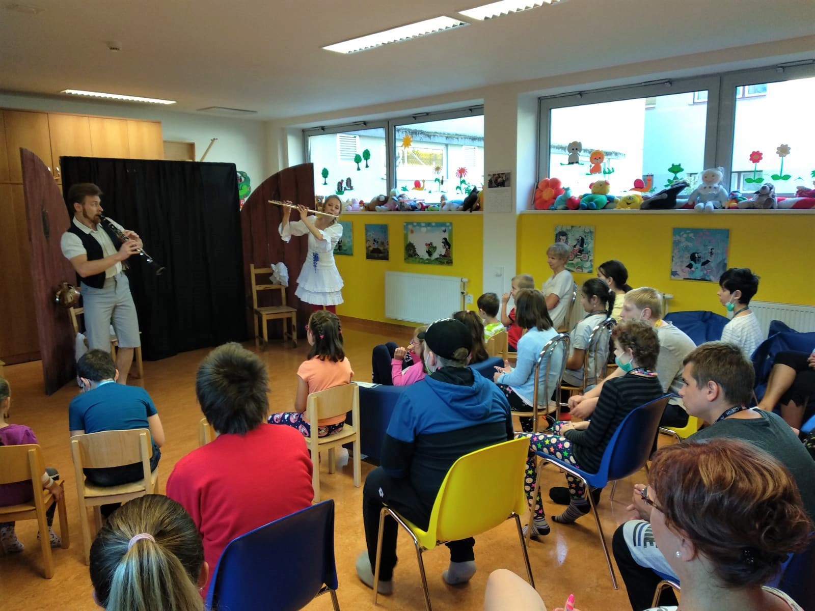 I STONAT SE DÁ S ÚSMĚVEM aneb září 2021 na dětském oddělení