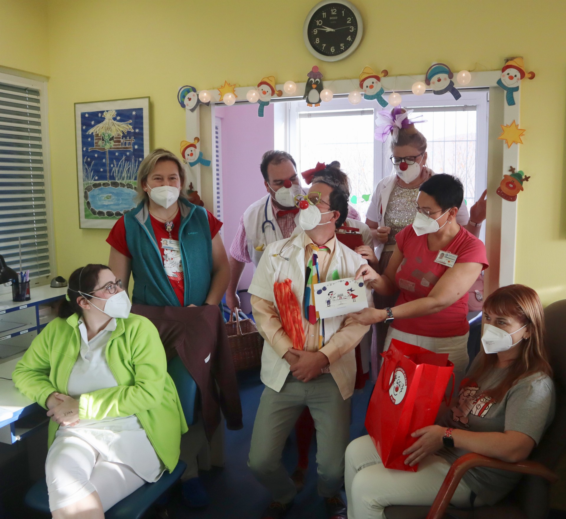 Do nemocnic v Pardubicích, Svitavách a Ústí nad Orlicí se vydali rozdávat smích Zdravotní klauni