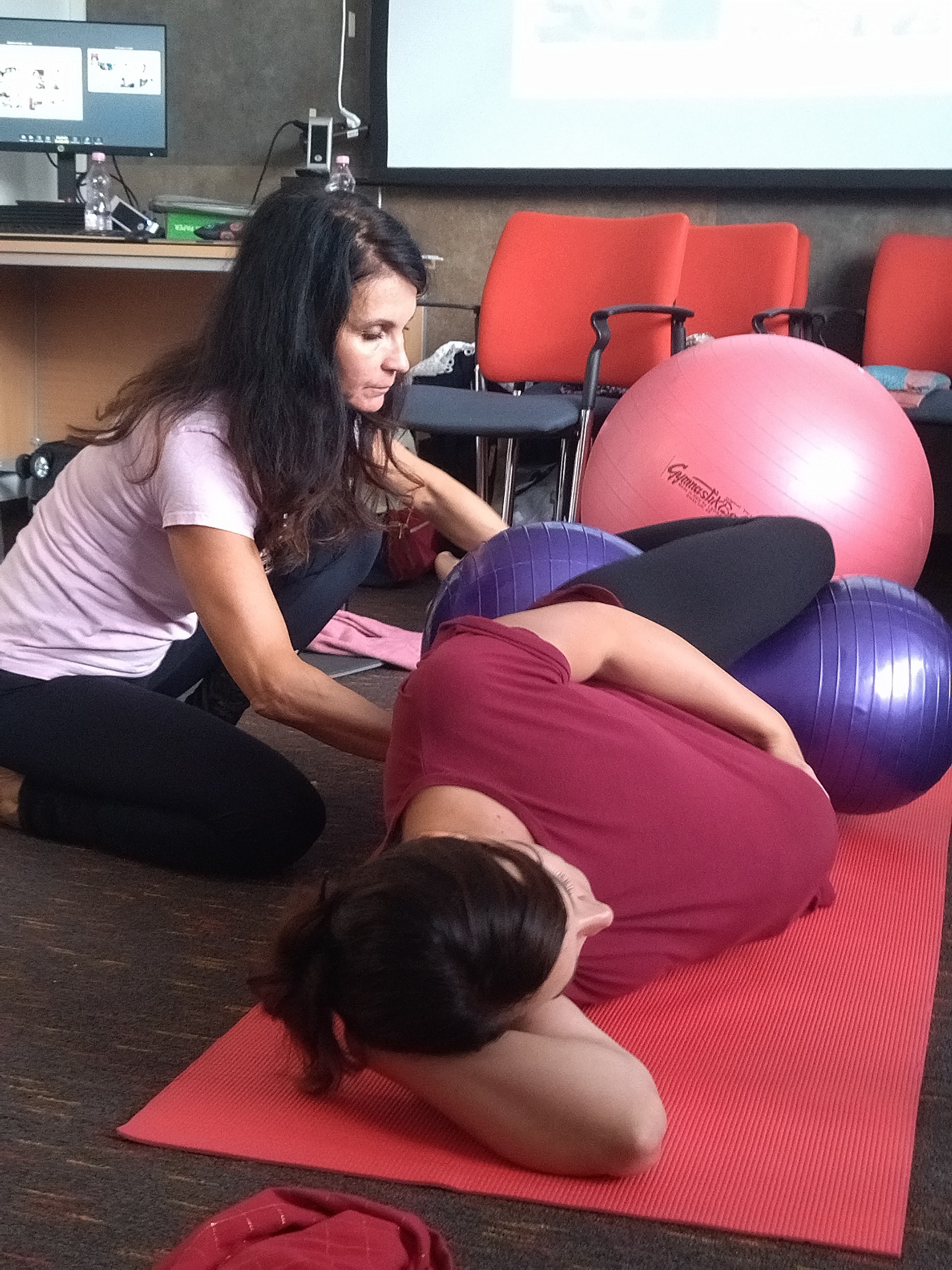 Tradiční mexický šátek může pomoct ženě v těhotenství i během porodu a po něm