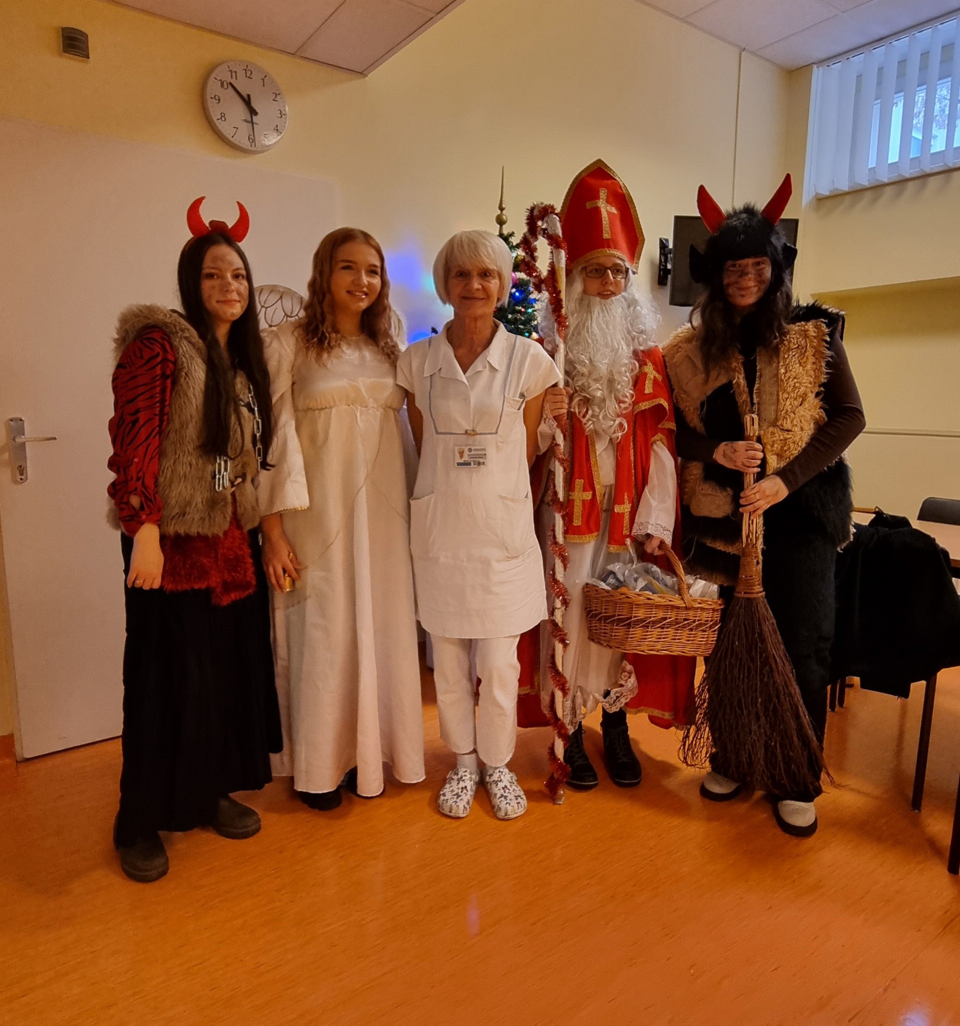 Mikulášská návštěva: oddělení Litomyšlské nemocnice zaplavila sváteční nálada