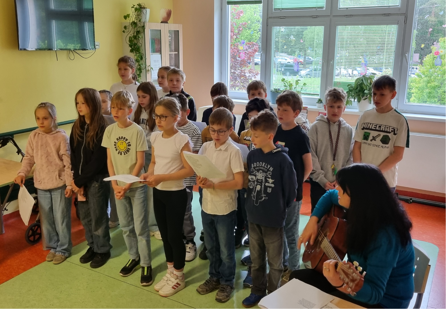 Dobrovolníci přinesli do Litomyšlské nemocnice radost, hudbu i smích
