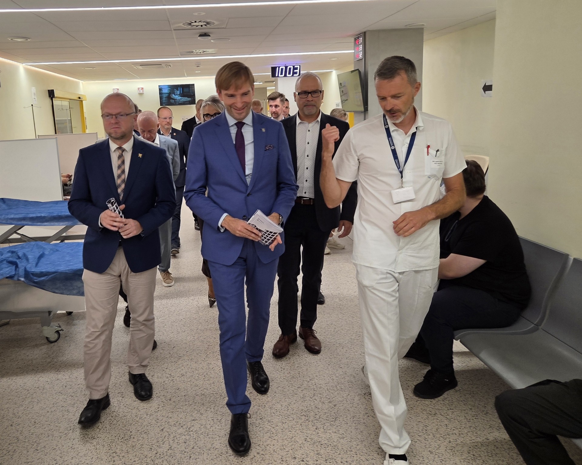 Od urgentu po robotickou chirurgii. Ministr zdravotnictví navštívil Pardubickou nemocnici