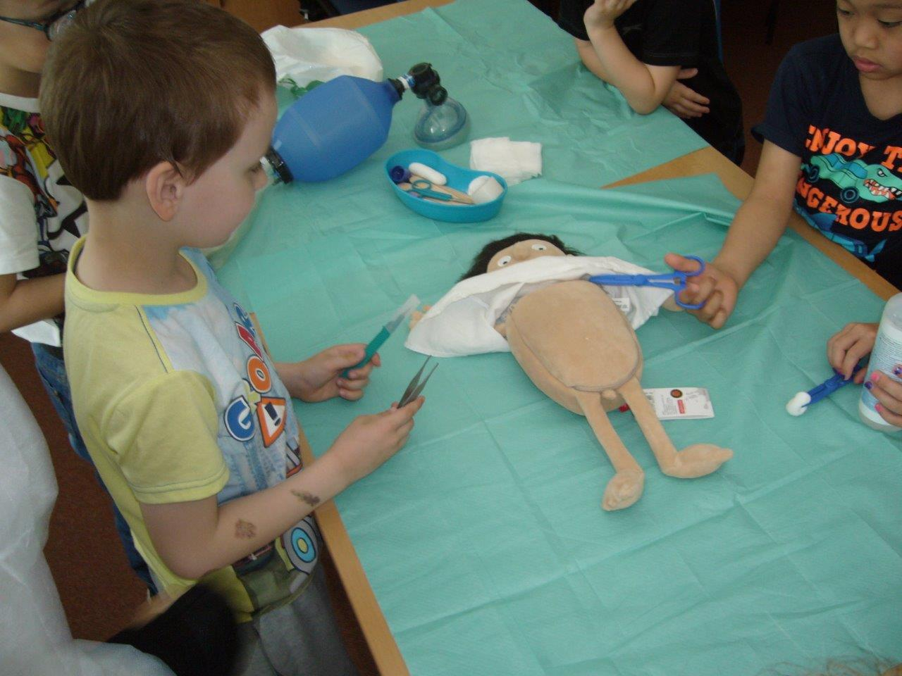 Plyšáčkování ve Svitavské nemocnici je hra i osvěta pro děti