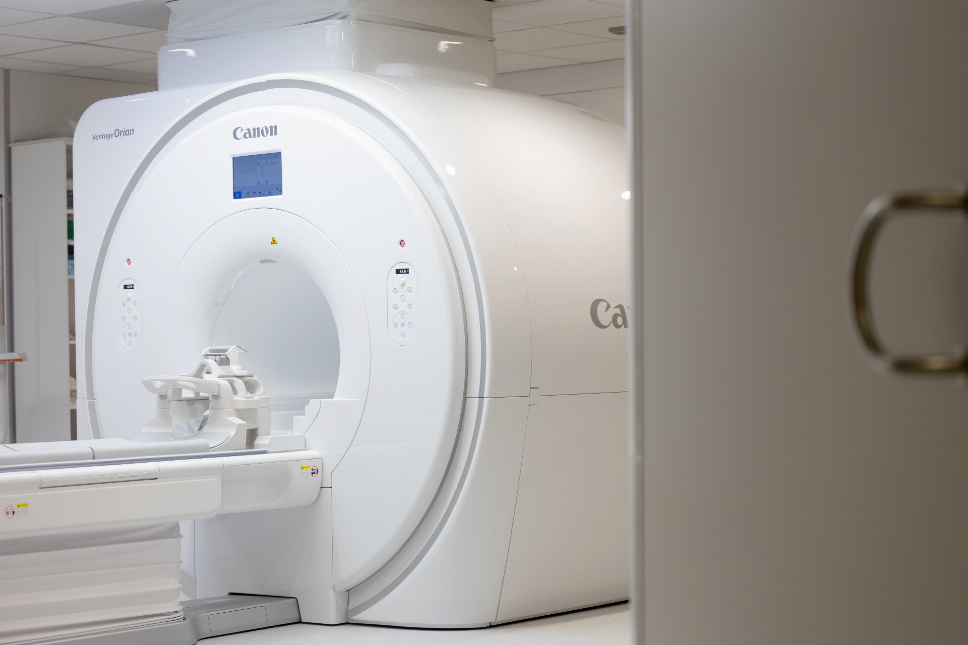 Pardubická nemocnice má novou magnetickou rezonanci a CT, s umělou inteligencí