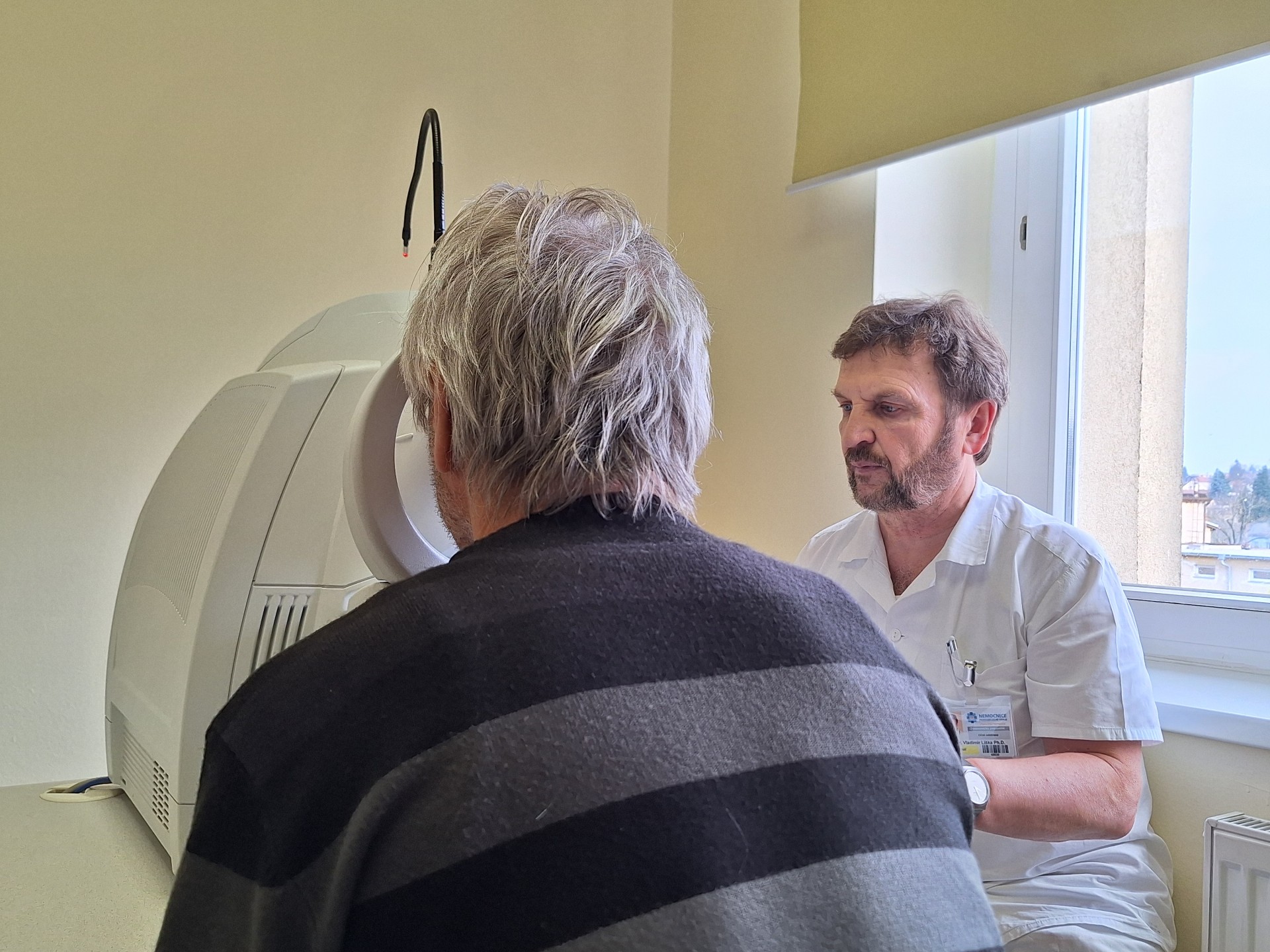 Na Den glaukomu si v Litomyšlské nemocnici nechalo zkontrolovat oči na sedm desítek zájemců